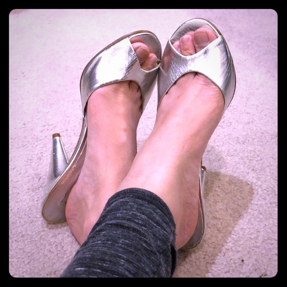 Steve Madden Silver Snake Print Peep Toe Heels